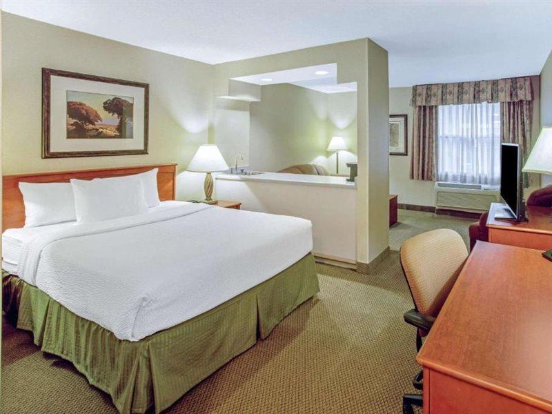 Hotel La Quinta By Wyndham Appleton College Avenue Extérieur photo