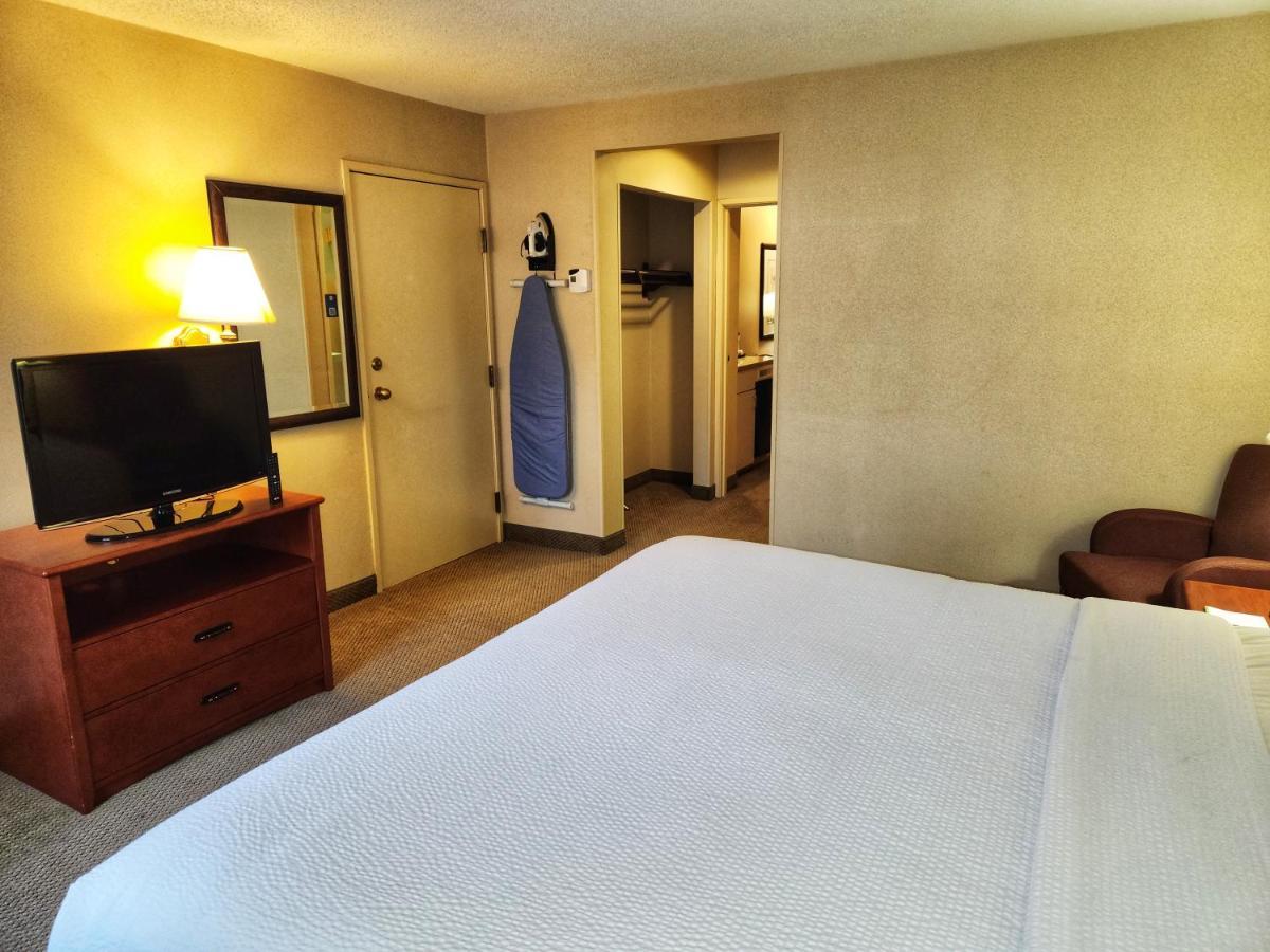 Hotel La Quinta By Wyndham Appleton College Avenue Extérieur photo