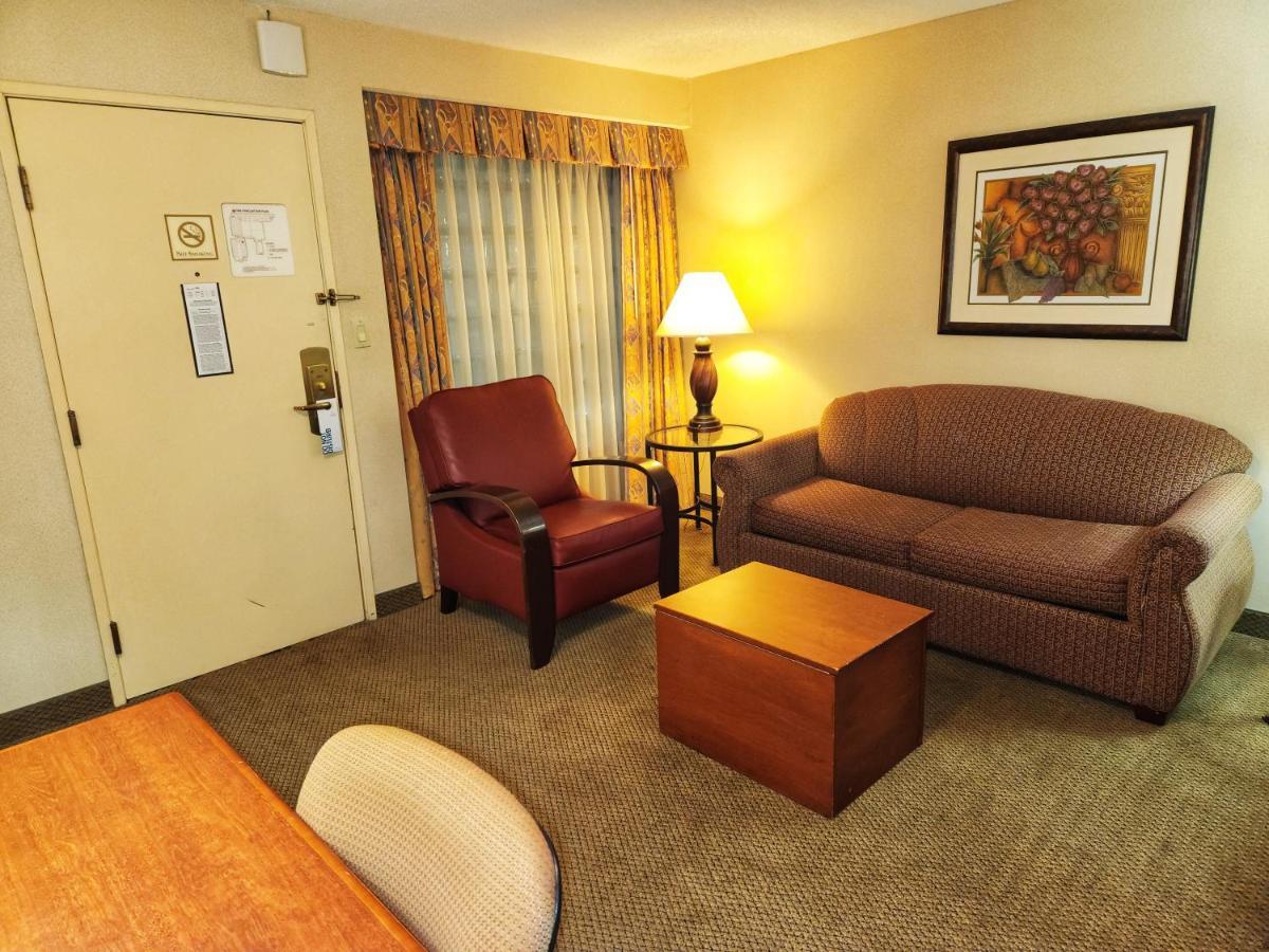 Hotel La Quinta By Wyndham Appleton College Avenue Extérieur photo