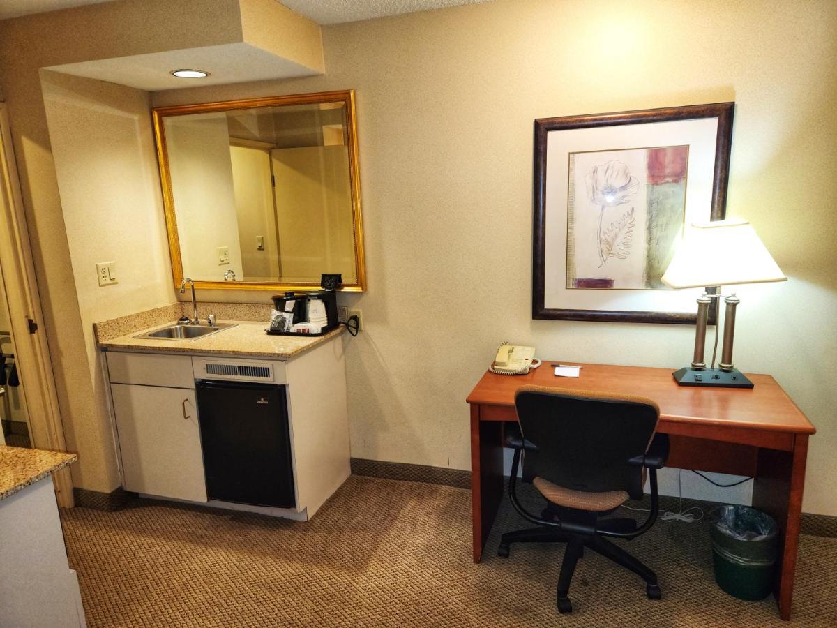 Hotel La Quinta By Wyndham Appleton College Avenue Extérieur photo