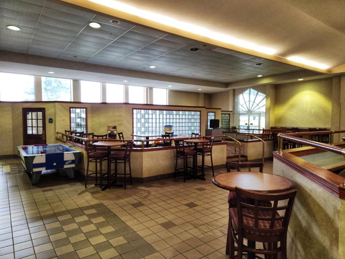 Hotel La Quinta By Wyndham Appleton College Avenue Extérieur photo