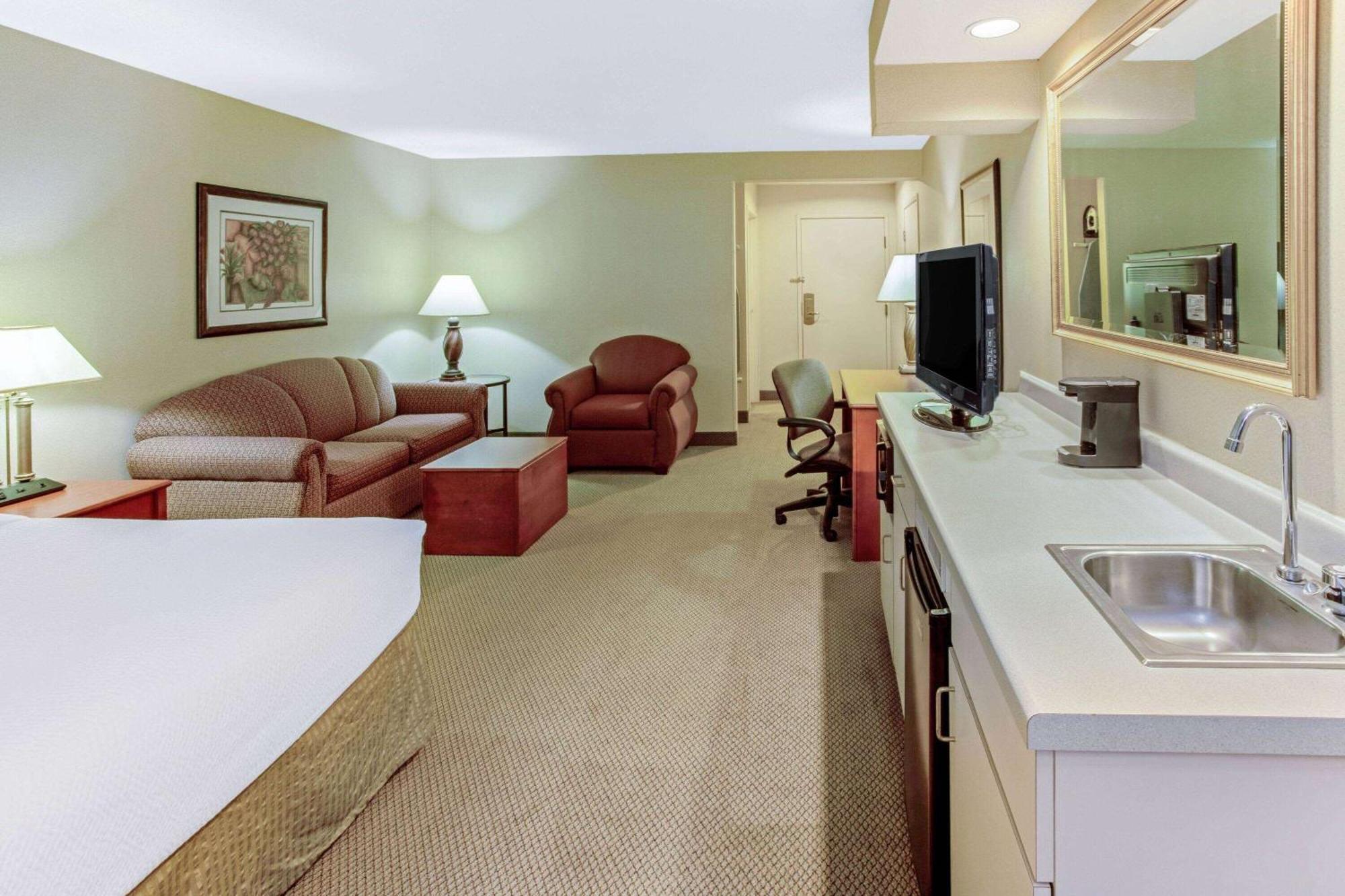 Hotel La Quinta By Wyndham Appleton College Avenue Extérieur photo