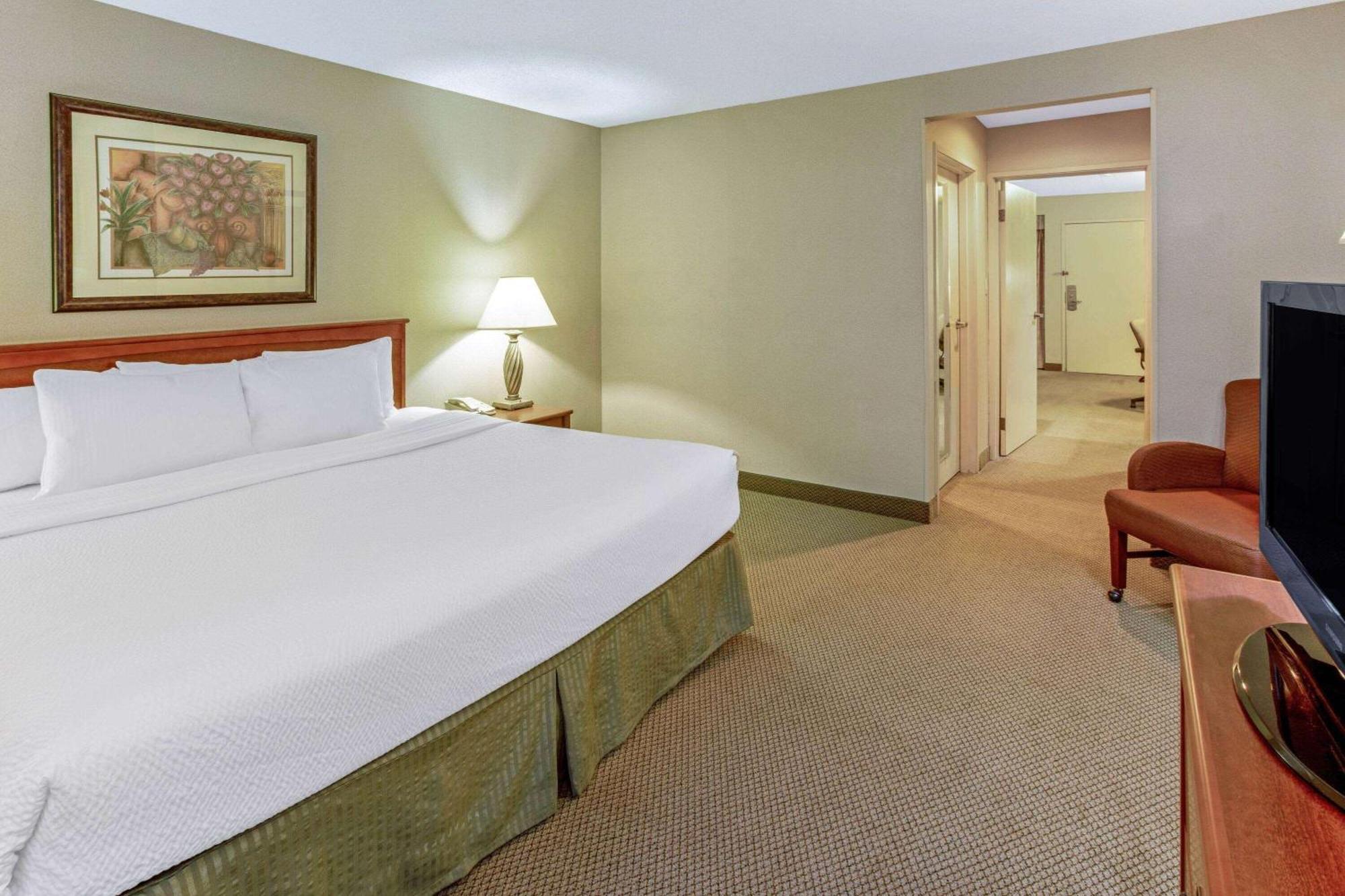 Hotel La Quinta By Wyndham Appleton College Avenue Extérieur photo