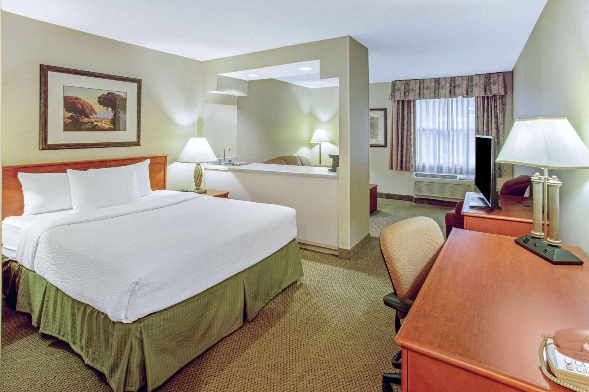 Hotel La Quinta By Wyndham Appleton College Avenue Extérieur photo